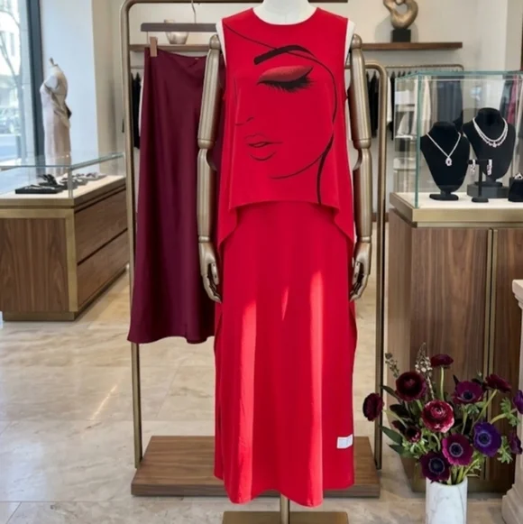 SHEIN Red Sleeveless High-Low Tunic with Face Graphic - Picture 2 of 6